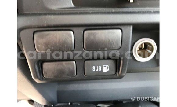 Nunua Imported Toyota Land Cruiser Nyeupe Gari ndani ya Import - Dubai nchini Arusha Nunua Imported Toyota Land Cruiser Nyeupe Gari ndani ya Import - Dubai nchini Arusha