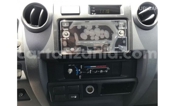 Nunua Imported Toyota Land Cruiser Nyeupe Gari ndani ya Import - Dubai nchini Arusha Nunua Imported Toyota Land Cruiser Nyeupe Gari ndani ya Import - Dubai nchini Arusha