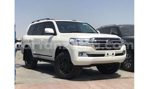 Nunua Imported Toyota Land Cruiser Nyeupe Gari ndani ya Import - Dubai nchini Arusha