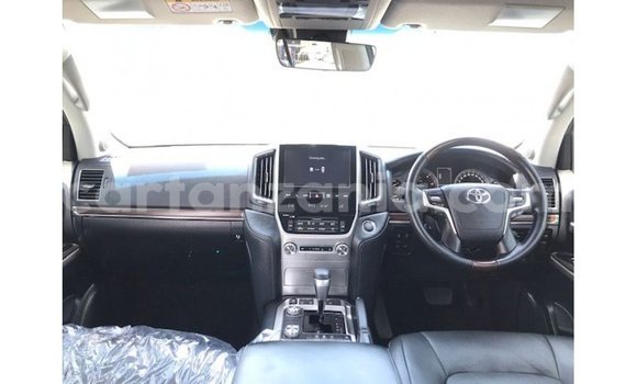 Nunua Imported Toyota Land Cruiser Nyeupe Gari ndani ya Import - Dubai nchini Arusha Nunua Imported Toyota Land Cruiser Nyeupe Gari ndani ya Import - Dubai nchini Arusha