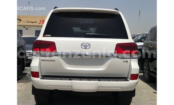 Nunua Imported Toyota Land Cruiser Nyeupe Gari ndani ya Import - Dubai nchini Arusha Nunua Imported Toyota Land Cruiser Nyeupe Gari ndani ya Import - Dubai nchini Arusha