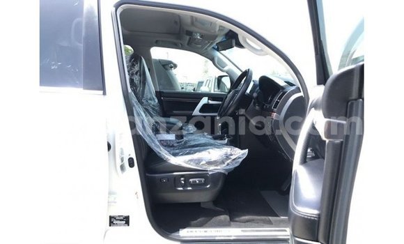 Nunua Imported Toyota Land Cruiser Nyeupe Gari ndani ya Import - Dubai nchini Arusha Nunua Imported Toyota Land Cruiser Nyeupe Gari ndani ya Import - Dubai nchini Arusha
