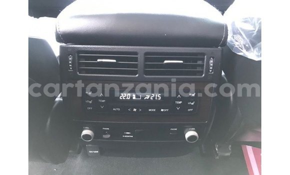 Nunua Imported Toyota Land Cruiser Nyeupe Gari ndani ya Import - Dubai nchini Arusha Nunua Imported Toyota Land Cruiser Nyeupe Gari ndani ya Import - Dubai nchini Arusha