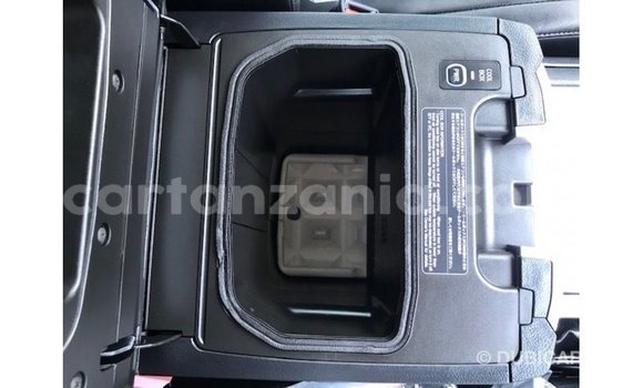 Nunua Imported Toyota Land Cruiser Nyeupe Gari ndani ya Import - Dubai nchini Arusha Nunua Imported Toyota Land Cruiser Nyeupe Gari ndani ya Import - Dubai nchini Arusha