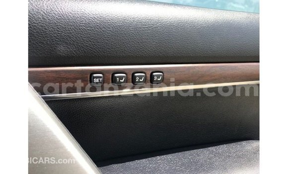 Nunua Imported Toyota Land Cruiser Nyeupe Gari ndani ya Import - Dubai nchini Arusha Nunua Imported Toyota Land Cruiser Nyeupe Gari ndani ya Import - Dubai nchini Arusha