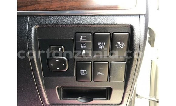 Nunua Imported Toyota Land Cruiser Nyeupe Gari ndani ya Import - Dubai nchini Arusha Nunua Imported Toyota Land Cruiser Nyeupe Gari ndani ya Import - Dubai nchini Arusha