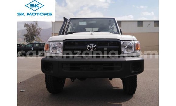 Buy Import Toyota Land Cruiser White Car in Import - Dubai in Arusha Buy Import Toyota Land Cruiser White Car in Import - Dubai in Arusha