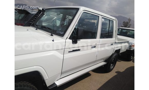 Nunua Imported Toyota Land Cruiser Nyeupe Gari ndani ya Import - Dubai nchini Arusha Nunua Imported Toyota Land Cruiser Nyeupe Gari ndani ya Import - Dubai nchini Arusha