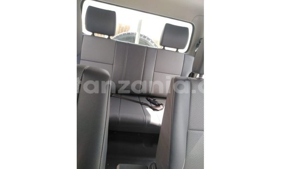 Nunua Imported Toyota Land Cruiser Nyeupe Gari ndani ya Import - Dubai nchini Arusha Nunua Imported Toyota Land Cruiser Nyeupe Gari ndani ya Import - Dubai nchini Arusha