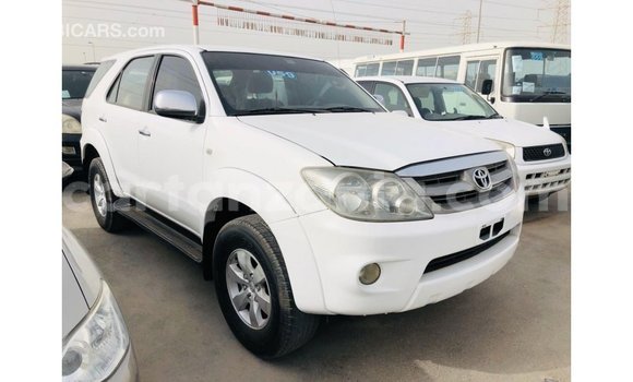 Buy Import Toyota Fortuner White Car in Import - Dubai in Arusha Buy Import Toyota Fortuner White Car in Import - Dubai in Arusha