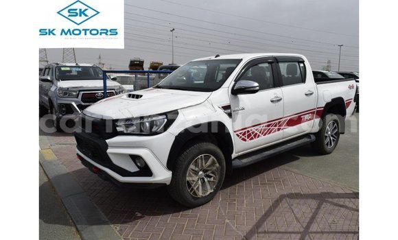 Nunua Imported Toyota Hilux Nyeupe Gari ndani ya Import - Dubai nchini Arusha