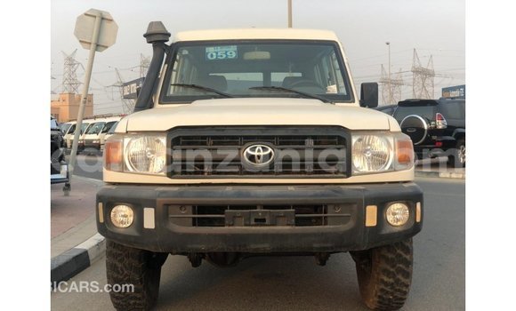 Buy Import Toyota Land Cruiser White Car in Import - Dubai in Arusha Buy Import Toyota Land Cruiser White Car in Import - Dubai in Arusha