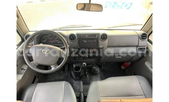 Buy Import Toyota Land Cruiser White Car in Import - Dubai in Arusha Buy Import Toyota Land Cruiser White Car in Import - Dubai in Arusha
