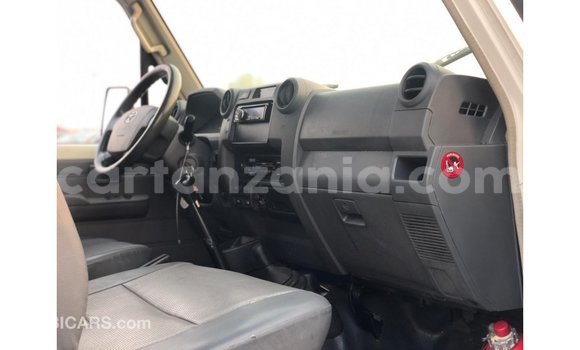 Buy Import Toyota Land Cruiser White Car in Import - Dubai in Arusha Buy Import Toyota Land Cruiser White Car in Import - Dubai in Arusha