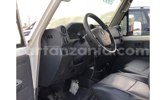 Buy Import Toyota Land Cruiser White Car in Import - Dubai in Arusha Buy Import Toyota Land Cruiser White Car in Import - Dubai in Arusha