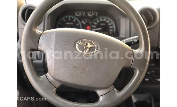 Buy Import Toyota Land Cruiser White Car in Import - Dubai in Arusha Buy Import Toyota Land Cruiser White Car in Import - Dubai in Arusha