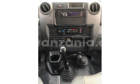 Buy Import Toyota Land Cruiser White Car in Import - Dubai in Arusha Buy Import Toyota Land Cruiser White Car in Import - Dubai in Arusha