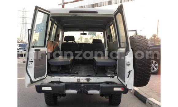Buy Import Toyota Land Cruiser White Car in Import - Dubai in Arusha Buy Import Toyota Land Cruiser White Car in Import - Dubai in Arusha