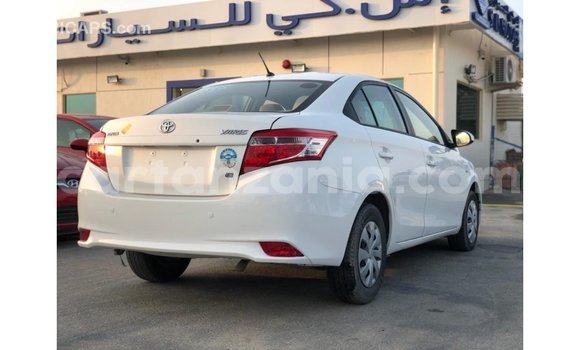 Nunua Imported Toyota Yaris Nyeupe Gari ndani ya Import - Dubai nchini Arusha Nunua Imported Toyota Yaris Nyeupe Gari ndani ya Import - Dubai nchini Arusha