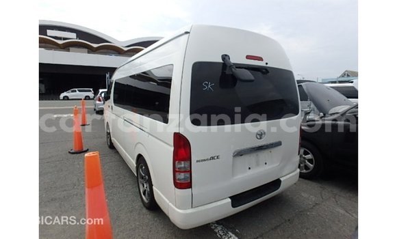 Nunua Imported Toyota Hiace Nyeupe Gari ndani ya Import - Dubai nchini Arusha Nunua Imported Toyota Hiace Nyeupe Gari ndani ya Import - Dubai nchini Arusha