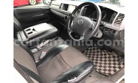 Nunua Imported Toyota Hiace Nyeupe Gari ndani ya Import - Dubai nchini Arusha Nunua Imported Toyota Hiace Nyeupe Gari ndani ya Import - Dubai nchini Arusha