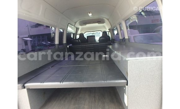 Nunua Imported Toyota Hiace Nyeupe Gari ndani ya Import - Dubai nchini Arusha Nunua Imported Toyota Hiace Nyeupe Gari ndani ya Import - Dubai nchini Arusha