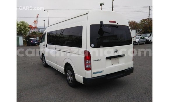 Buy Import Toyota Hiace White Car in Import - Dubai in Arusha Buy Import Toyota Hiace White Car in Import - Dubai in Arusha