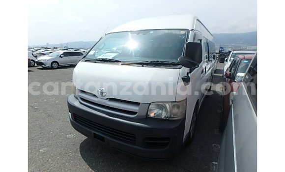 Buy Import Toyota Hiace White Car in Import - Dubai in Arusha Buy Import Toyota Hiace White Car in Import - Dubai in Arusha