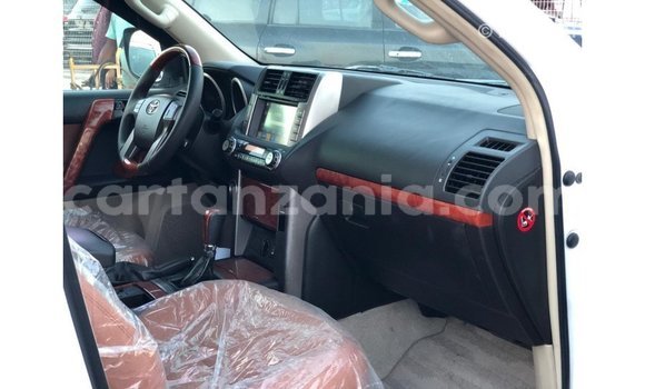 Nunua Imported Toyota Prado Nyeupe Gari ndani ya Import - Dubai nchini Arusha Nunua Imported Toyota Prado Nyeupe Gari ndani ya Import - Dubai nchini Arusha
