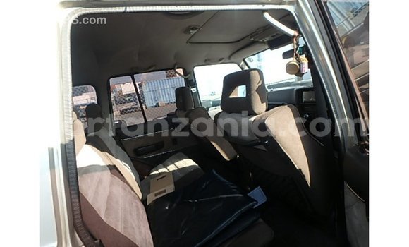 Nunua Imported Toyota Land Cruiser Nyingine Gari ndani ya Import - Dubai nchini Arusha Nunua Imported Toyota Land Cruiser Nyingine Gari ndani ya Import - Dubai nchini Arusha