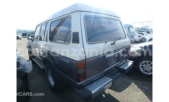 Nunua Imported Toyota Land Cruiser Nyingine Gari ndani ya Import - Dubai nchini Arusha Nunua Imported Toyota Land Cruiser Nyingine Gari ndani ya Import - Dubai nchini Arusha