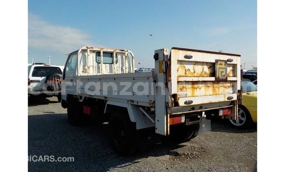Nunua Imported Toyota Dyna Nyeupe Gari ndani ya Import - Dubai nchini Arusha Nunua Imported Toyota Dyna Nyeupe Gari ndani ya Import - Dubai nchini Arusha