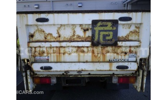 Nunua Imported Toyota Dyna Nyeupe Gari ndani ya Import - Dubai nchini Arusha Nunua Imported Toyota Dyna Nyeupe Gari ndani ya Import - Dubai nchini Arusha