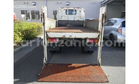 Nunua Imported Toyota Dyna Nyeupe Gari ndani ya Import - Dubai nchini Arusha Nunua Imported Toyota Dyna Nyeupe Gari ndani ya Import - Dubai nchini Arusha