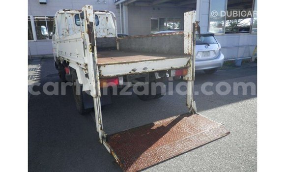 Nunua Imported Toyota Dyna Nyeupe Gari ndani ya Import - Dubai nchini Arusha Nunua Imported Toyota Dyna Nyeupe Gari ndani ya Import - Dubai nchini Arusha