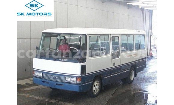 Nunua Imported Toyota Coaster Nyeupe Gari ndani ya Import - Dubai nchini Arusha
