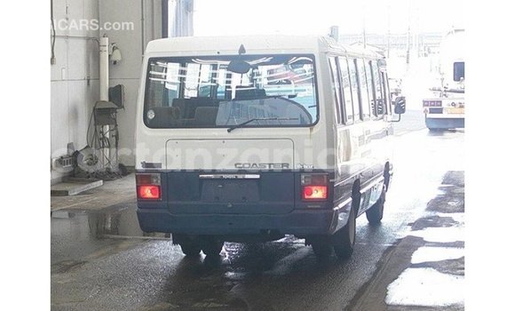 Nunua Imported Toyota Coaster Nyeupe Gari ndani ya Import - Dubai nchini Arusha Nunua Imported Toyota Coaster Nyeupe Gari ndani ya Import - Dubai nchini Arusha