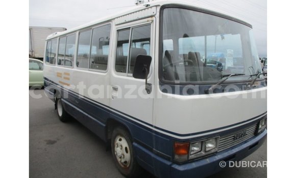 Nunua Imported Toyota Coaster Nyeupe Gari ndani ya Import - Dubai nchini Arusha Nunua Imported Toyota Coaster Nyeupe Gari ndani ya Import - Dubai nchini Arusha