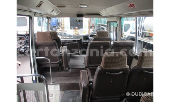 Nunua Imported Toyota Coaster Nyeupe Gari ndani ya Import - Dubai nchini Arusha Nunua Imported Toyota Coaster Nyeupe Gari ndani ya Import - Dubai nchini Arusha