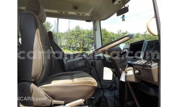 Nunua Imported Toyota Coaster Nyeupe Gari ndani ya Import - Dubai nchini Arusha Nunua Imported Toyota Coaster Nyeupe Gari ndani ya Import - Dubai nchini Arusha