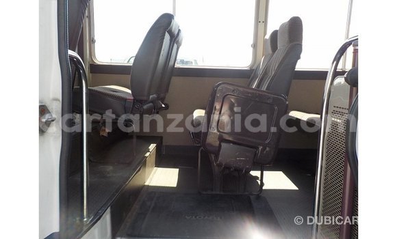 Nunua Imported Toyota Coaster Nyeupe Gari ndani ya Import - Dubai nchini Arusha Nunua Imported Toyota Coaster Nyeupe Gari ndani ya Import - Dubai nchini Arusha