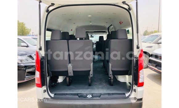 Buy Import Toyota Hiace White Car in Import - Dubai in Arusha Buy Import Toyota Hiace White Car in Import - Dubai in Arusha