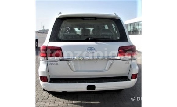 Nunua Imported Toyota Land Cruiser Nyeupe Gari ndani ya Import - Dubai nchini Arusha Nunua Imported Toyota Land Cruiser Nyeupe Gari ndani ya Import - Dubai nchini Arusha
