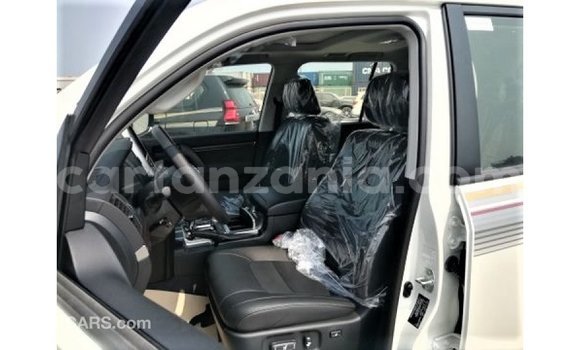 Nunua Imported Toyota Land Cruiser Nyeupe Gari ndani ya Import - Dubai nchini Arusha Nunua Imported Toyota Land Cruiser Nyeupe Gari ndani ya Import - Dubai nchini Arusha
