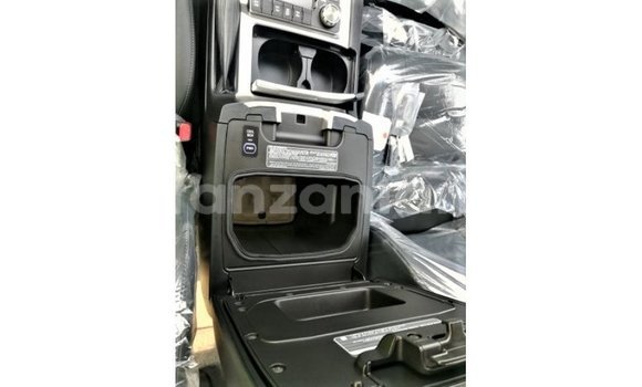 Nunua Imported Toyota Land Cruiser Nyeupe Gari ndani ya Import - Dubai nchini Arusha Nunua Imported Toyota Land Cruiser Nyeupe Gari ndani ya Import - Dubai nchini Arusha