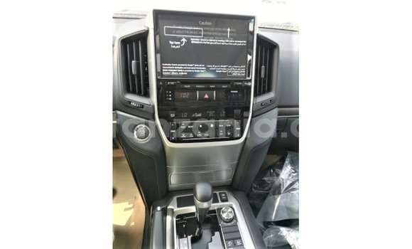 Nunua Imported Toyota Land Cruiser Nyeupe Gari ndani ya Import - Dubai nchini Arusha Nunua Imported Toyota Land Cruiser Nyeupe Gari ndani ya Import - Dubai nchini Arusha