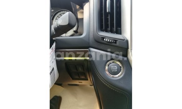 Nunua Imported Toyota Land Cruiser Nyeupe Gari ndani ya Import - Dubai nchini Arusha Nunua Imported Toyota Land Cruiser Nyeupe Gari ndani ya Import - Dubai nchini Arusha