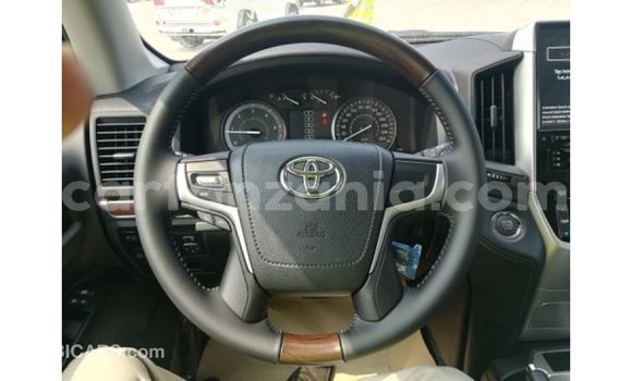 Nunua Imported Toyota Land Cruiser Nyeupe Gari ndani ya Import - Dubai nchini Arusha Nunua Imported Toyota Land Cruiser Nyeupe Gari ndani ya Import - Dubai nchini Arusha