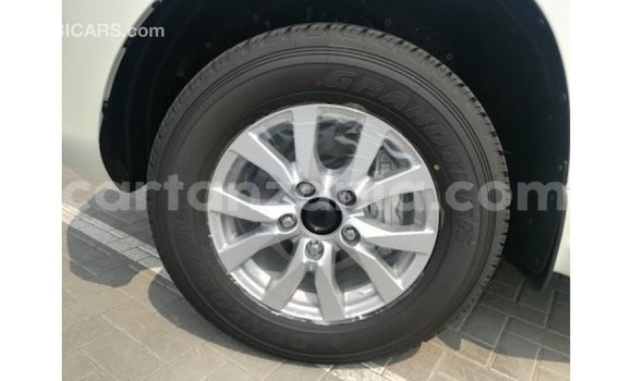Nunua Imported Toyota Land Cruiser Nyeupe Gari ndani ya Import - Dubai nchini Arusha Nunua Imported Toyota Land Cruiser Nyeupe Gari ndani ya Import - Dubai nchini Arusha