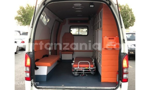 Buy Import Toyota Hiace White Car in Import - Dubai in Arusha Buy Import Toyota Hiace White Car in Import - Dubai in Arusha